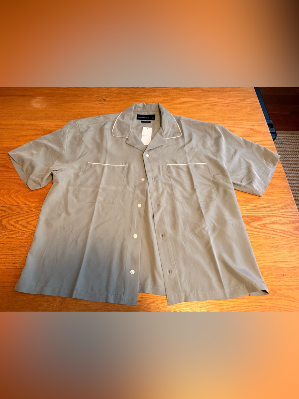 Abercrombie & Fitch Short Sleeve Button Down L in Mint with White Piping